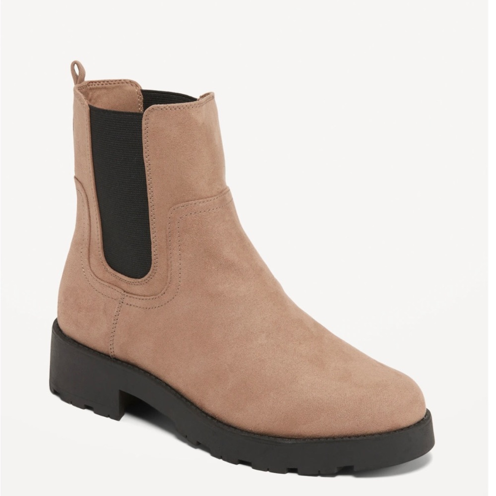 Old Navy Women’s Faux Suede Chelsea Boots- NWOT Size 8.5